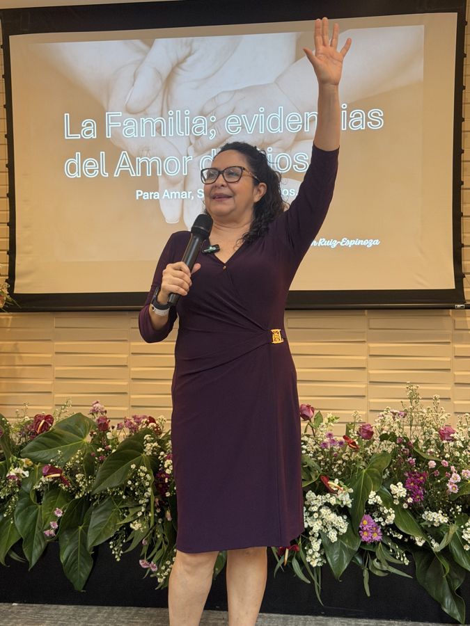 Exposición de la Ptra. Edith Ruiz, Congreso Diseñados para Amar y Servir