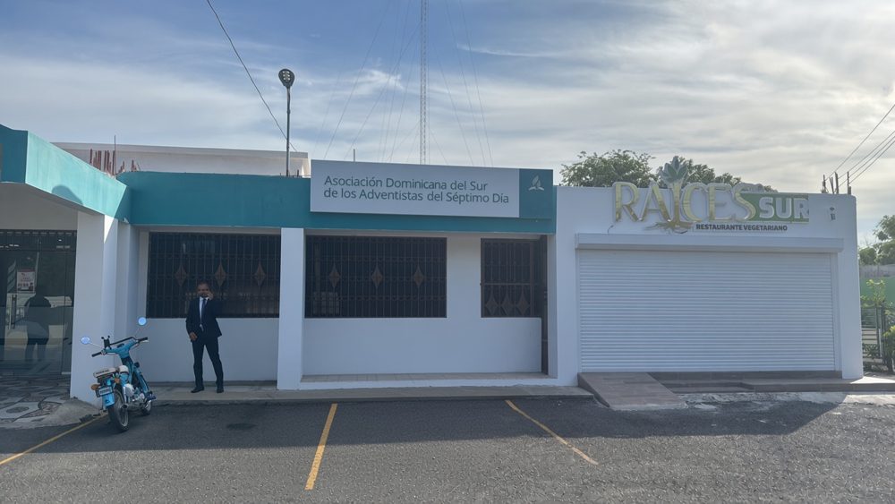 Oficina de la Asociación Dominicana del Sur junto al restaurante Raíces Sur